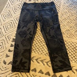 Lululemon Crop Sz 6 Floral Leggings